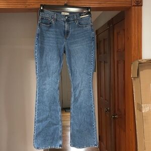 NWT Abercrombie & Fitch Mid-Rise Blue Jeans - Boot Cut - size 29